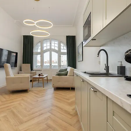 Apartment Rynek 75 *