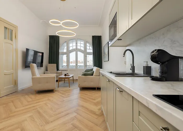 Apartment Rynek 75 *